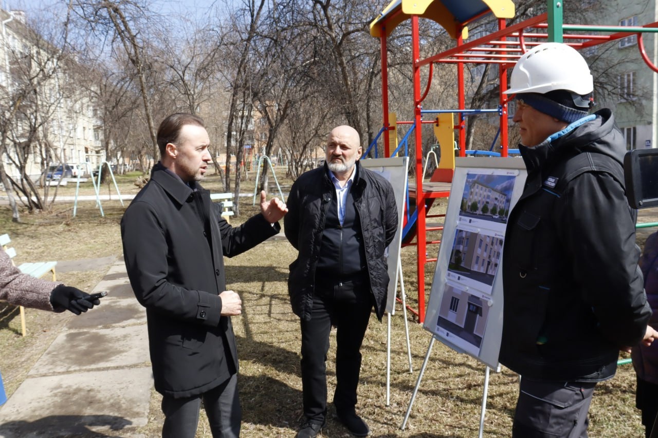 Руководитель Регионального фонда капитального ремонта Михаил Попелышев и  глава ЗАТО Железногорск Дмитрий Чернятин 3 мая проверили ход работ на  нескольких домах / Новости / Совет муниципальных образований Красноярского  края