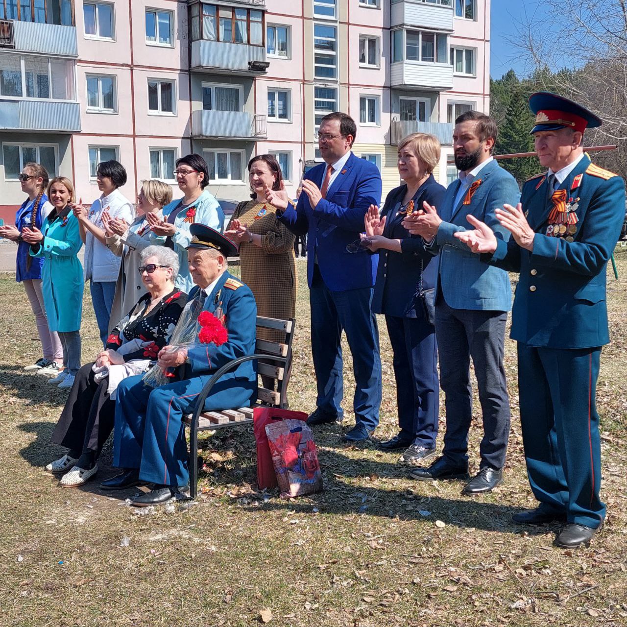 Накануне Дня Победы глава ЗАТО г. Зеленогорска Михаил Сперанский поздравил  с наступающим праздником ветеранов Великой Отечественной войны, блокадников  и узников фашистских лагерей / Новости / Совет муниципальных образований  Красноярского края