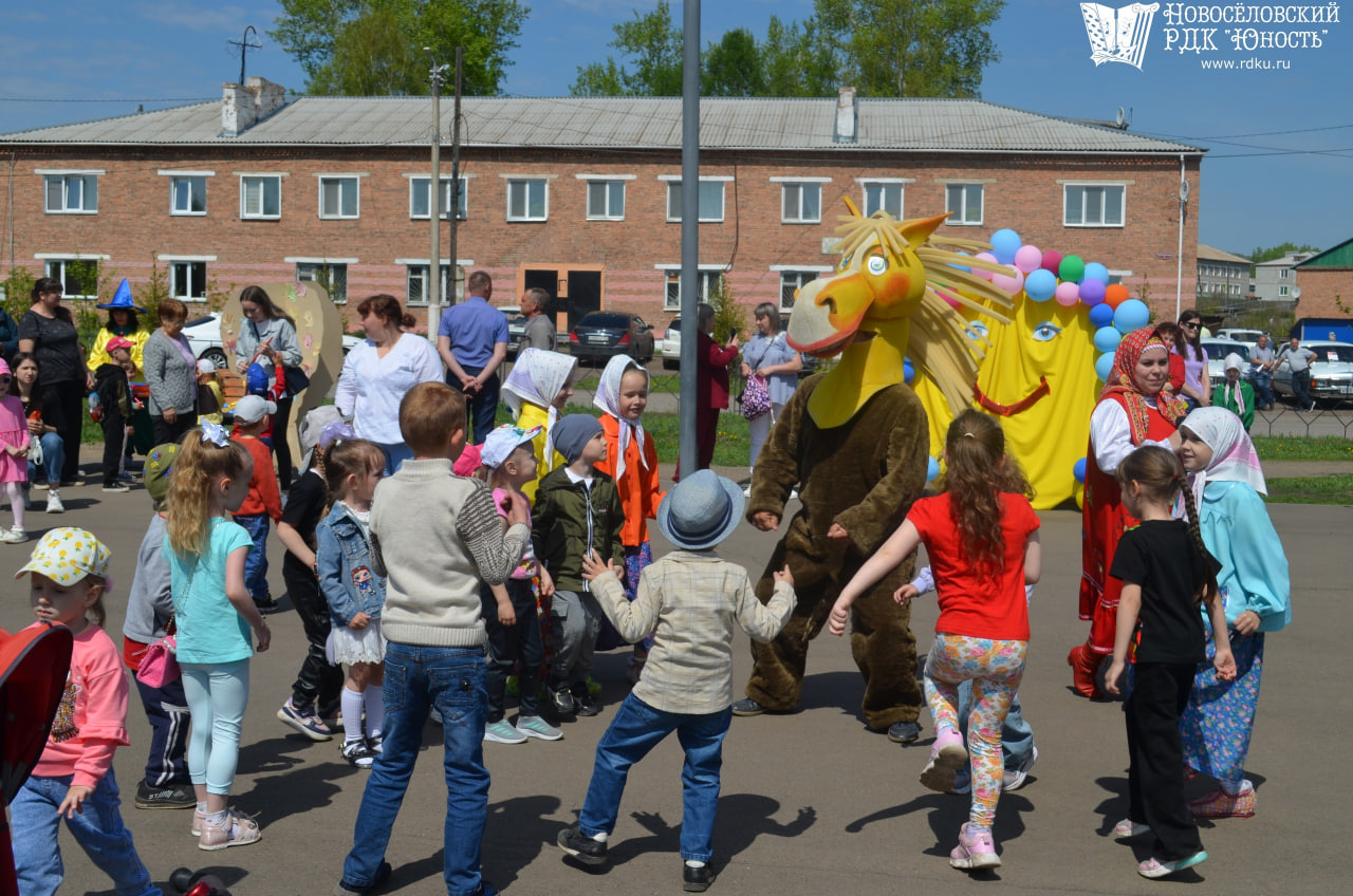 Радостно, звонко, тепло и красочно прошёл главный праздник детства – День  защиты детей в парке «Сердце Новоселово» для ребят Новоселовского района /  Новости / Совет муниципальных образований Красноярского края